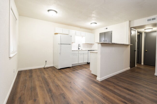 Building Photo - 750 W Dayton Ave