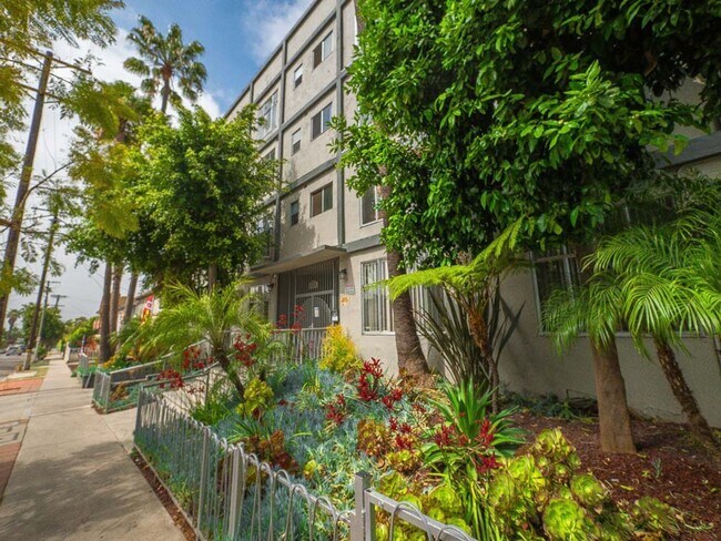 Building Photo - 1815 N. Harvard Blvd