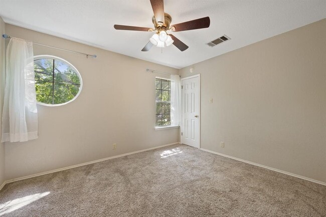 Building Photo - 1807 Lion-Heart Dr