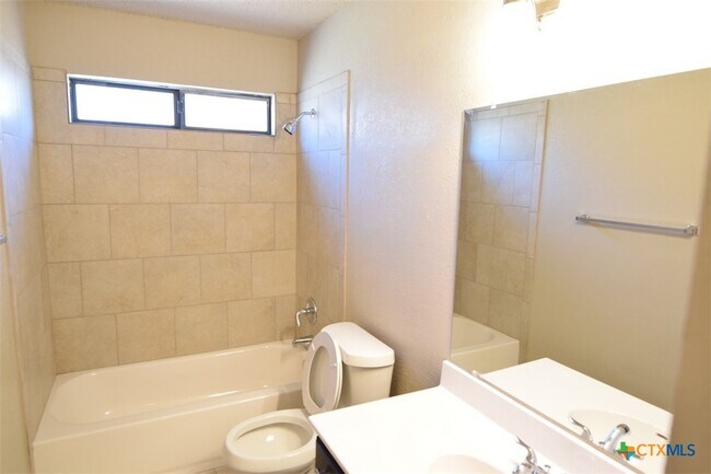 Building Photo - 4807 Teal Dr