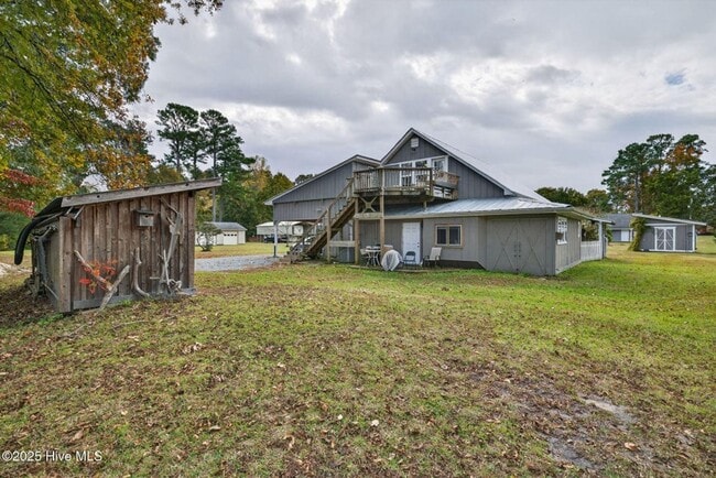 Building Photo - UNIQUE FURNISHED APARTMENTS WITH CUSTOM WOODWORK