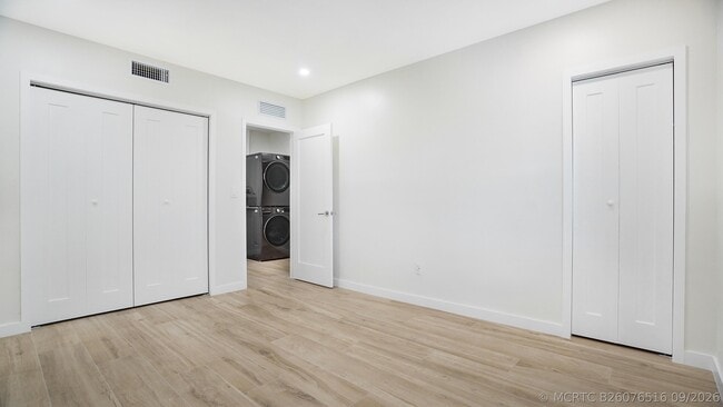 Building Photo - 701 S Royal Poinciana Blvd