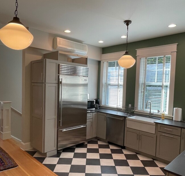 Building Photo - 195 N Prospect St