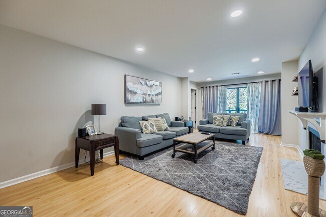 Primary Photo - 3302 Pine Heights Dr NE