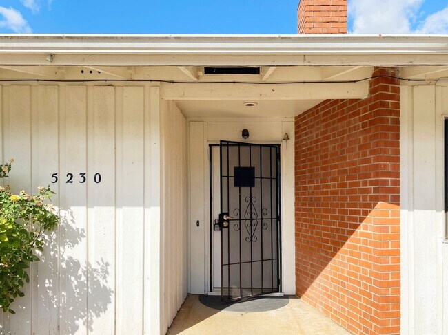 Building Photo - Charming Single Level 3 Bedroom in Adair V...