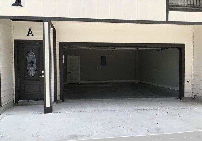 Building Photo - 2109 Marnel Rd