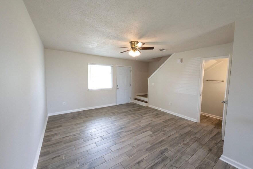 Building Photo - 2922 Ormond Ave