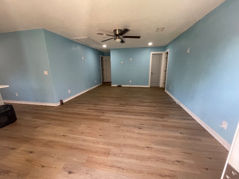 Building Photo - 2631 Canary Dr