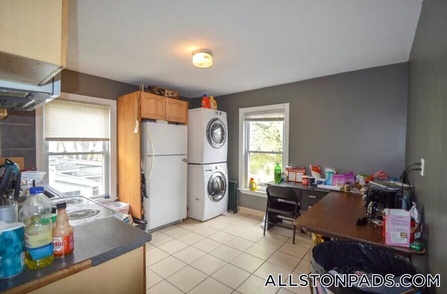 Building Photo - 5 W Sorrento St