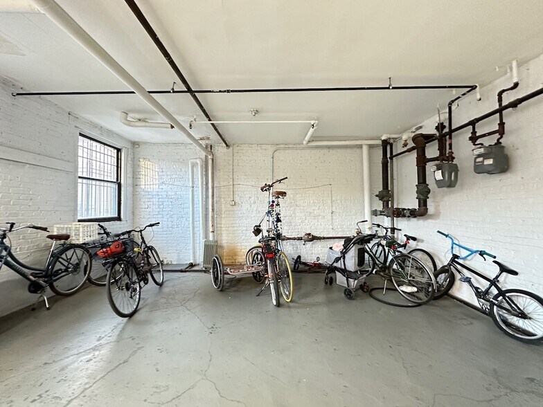 Building Photo - 4834 N Damen Ave