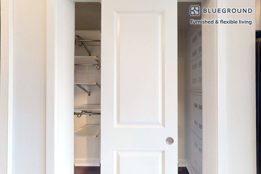 Building Photo - 555 S President St