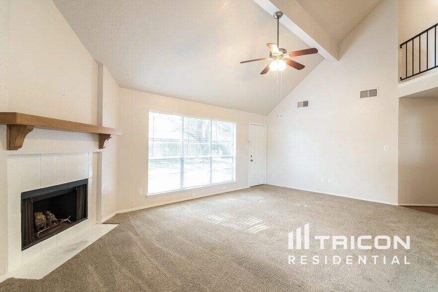Building Photo - 16923 Summer Dawn Pl