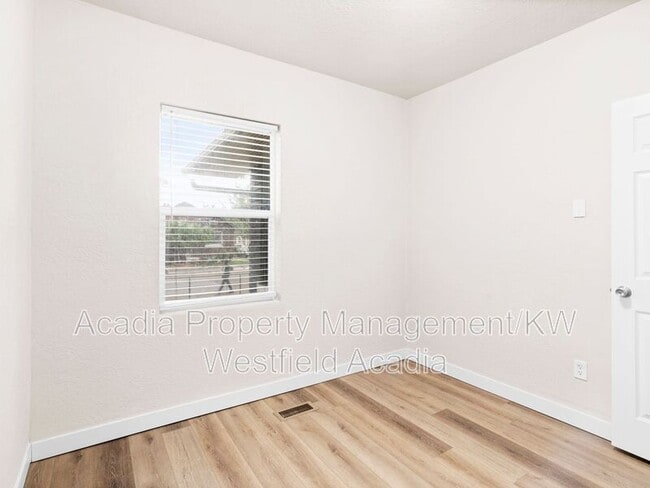 Building Photo - 3002 Porter Ave