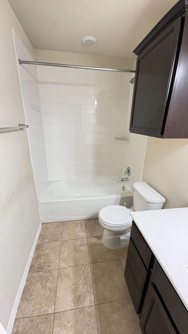 Building Photo - 4 bedroom 2 bathroom house! HOUSING ACCEPTED!