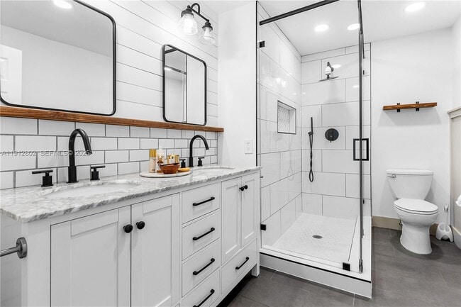 Building Photo - 1616 NE 5th St