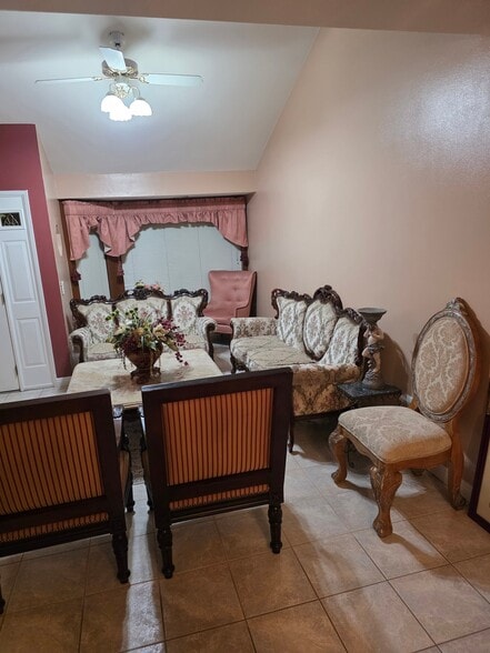 Building Photo - 3154 Luxurious Highland Home