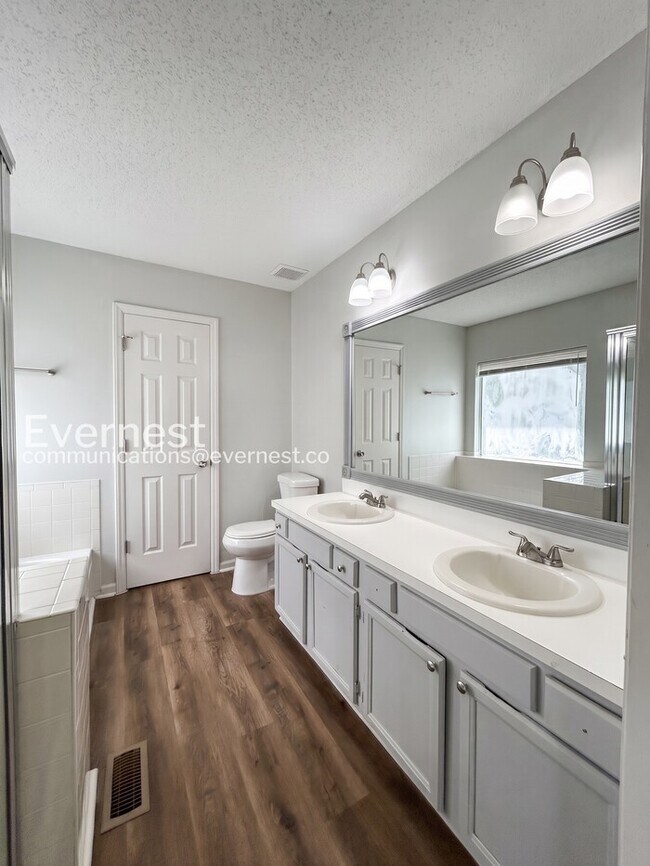 Building Photo - 9601 Marshbrooke Rd