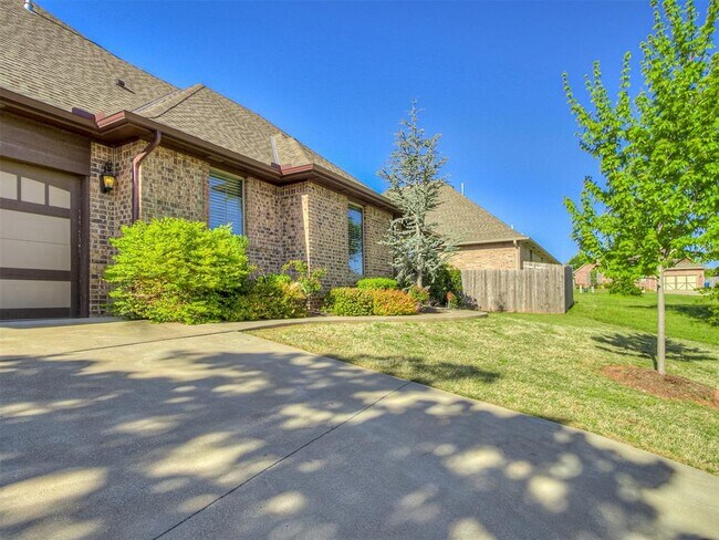 Building Photo - 2701 Hermoso Cir