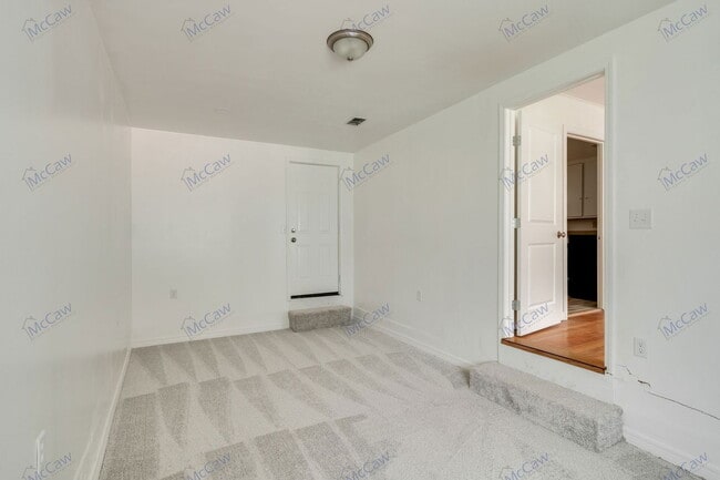 Building Photo - 2938 Hunter St