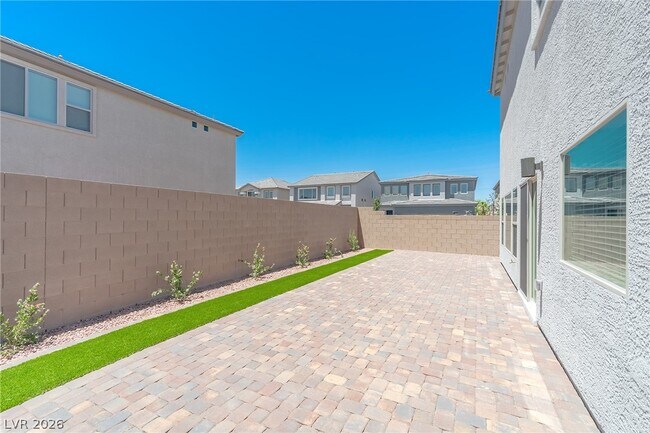 Building Photo - 5733 S Tioga Way