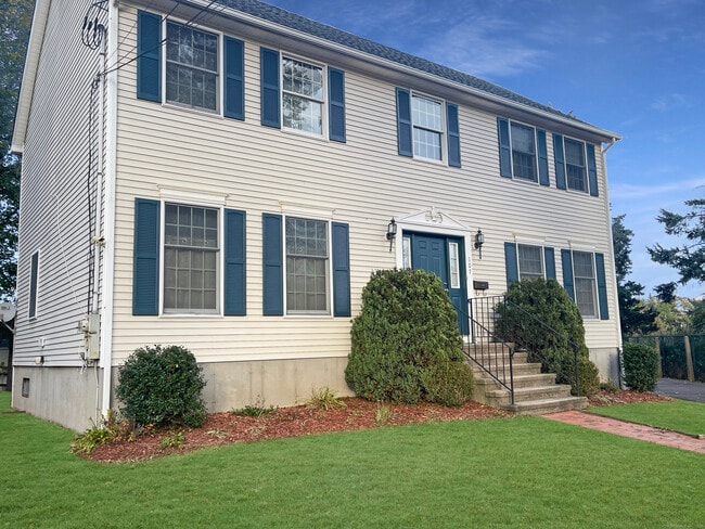 Building Photo - 107 Benson Pl