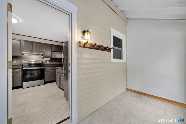 Building Photo - 37 Bushy Hill Rd