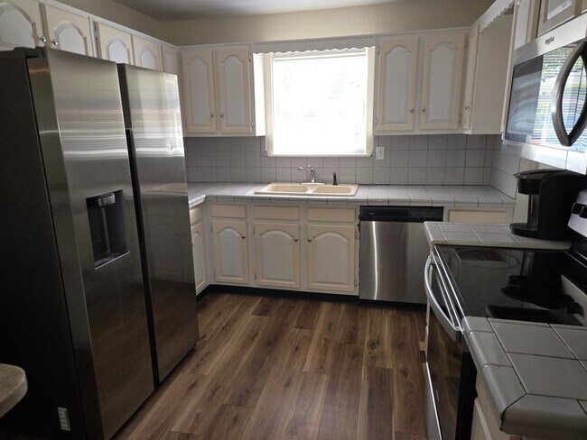 Building Photo - 1809 Tyndall Dr