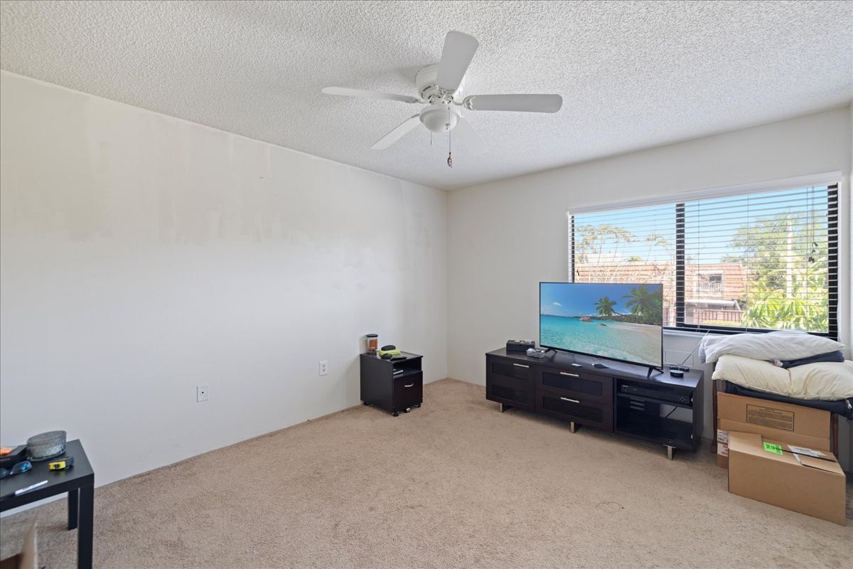 Building Photo - 5276 Cedarbend Dr