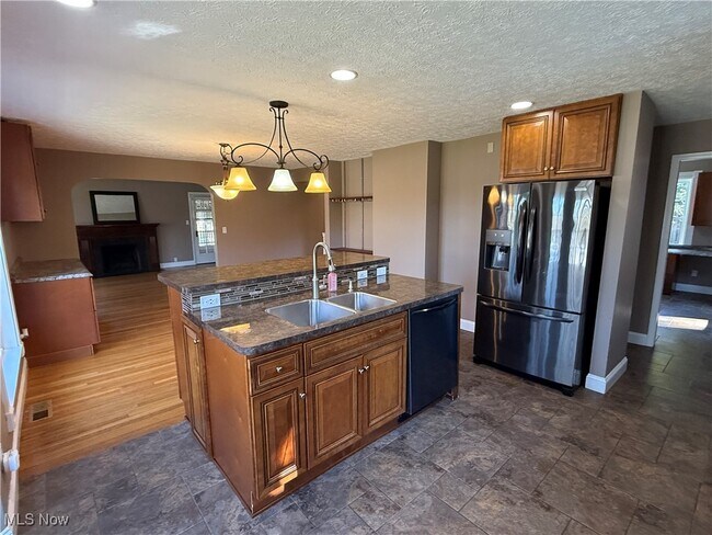 Building Photo - 30871 Lorain Rd