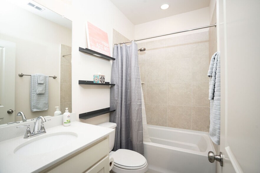 Building Photo - 1401 Alberti Ave