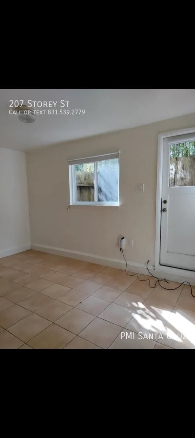 Building Photo - Charming Studio Apartment - West Side