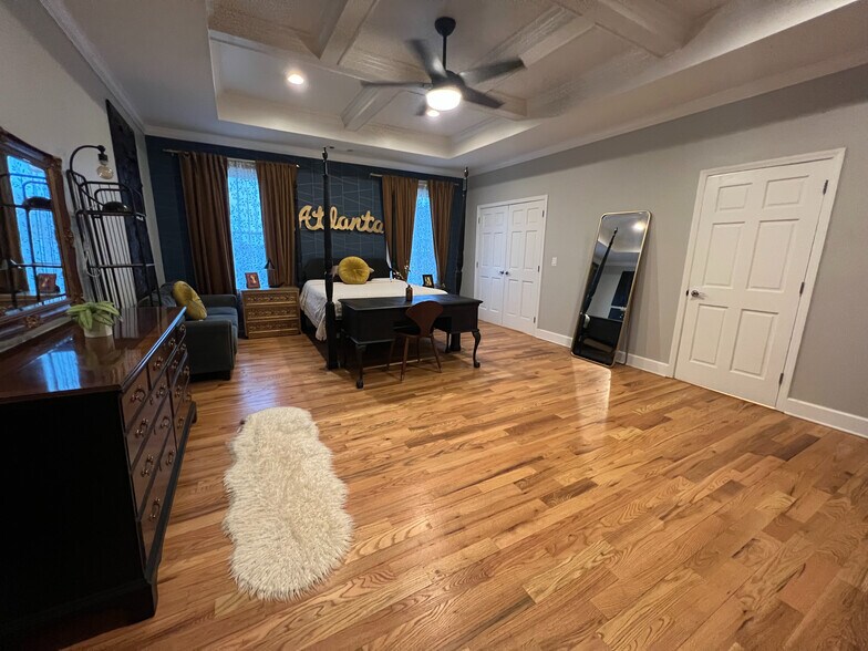 Building Photo - Room in House on Holland Ct