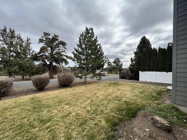 Building Photo - 2360 NW 19th St