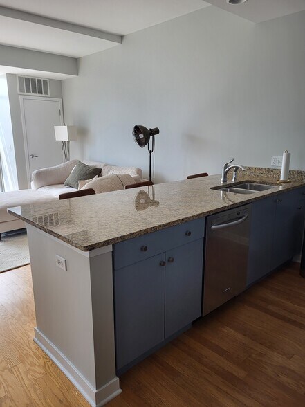 Building Photo - 303 W Ohio St