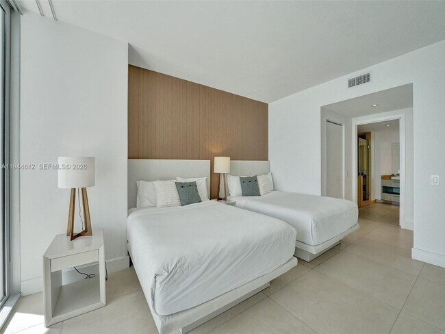 Building Photo - 4111 S Ocean Dr