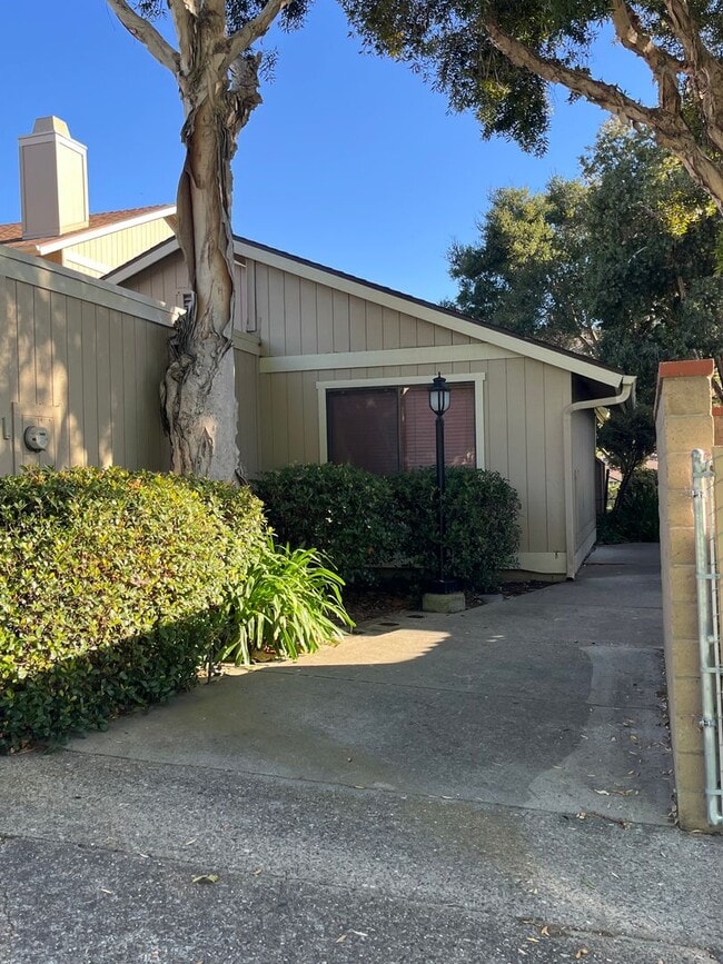 Primary Photo - 2 Bedroom, 2 Bathroom home on King Court.