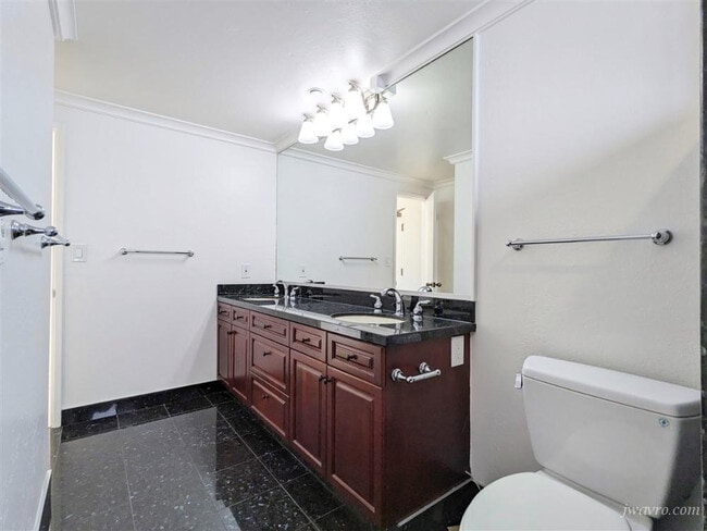 Building Photo - 2 Fallon Pl