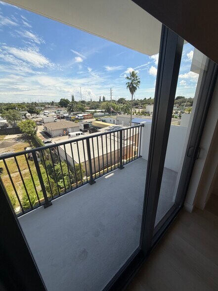 Building Photo - 406 N 20th Ave