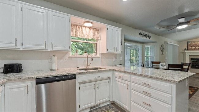 Building Photo - 9 E Elvendon Dr