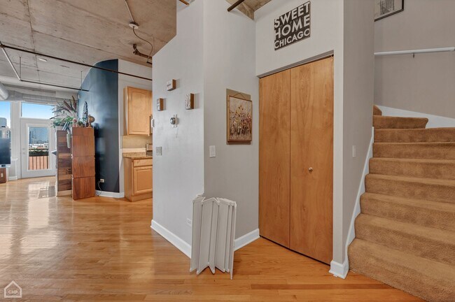 Building Photo - 6 S Laflin St