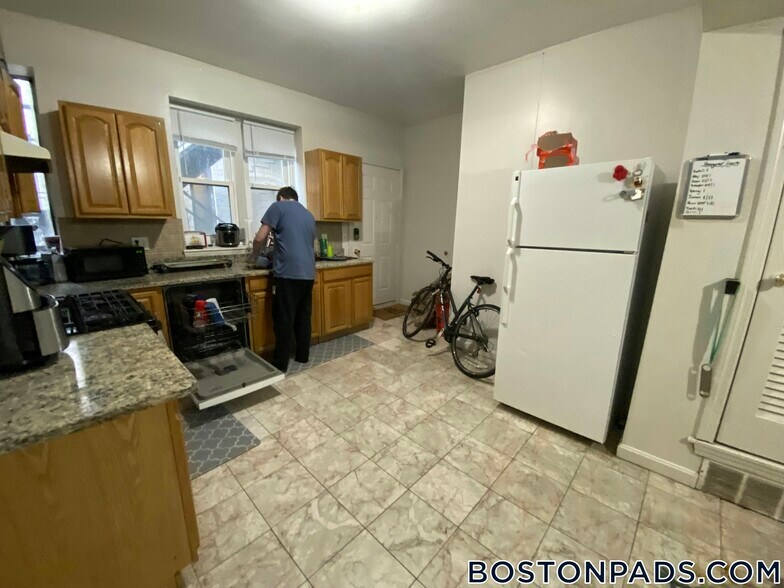 Building Photo - 1458 Tremont St