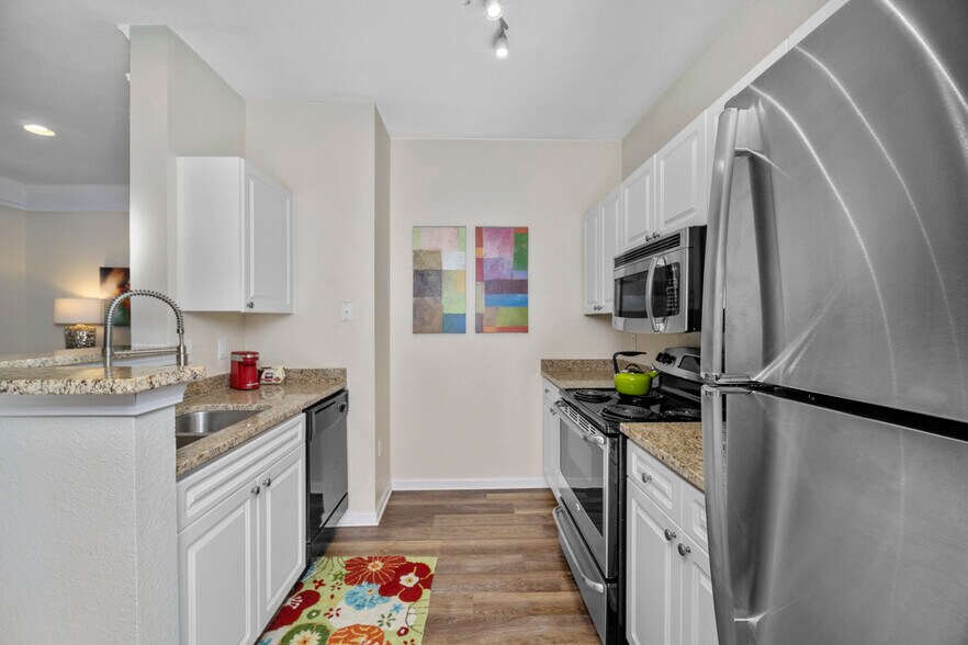 Hideaway at Greenbrier 150 Coveside Ln Chesapeake VA 23320