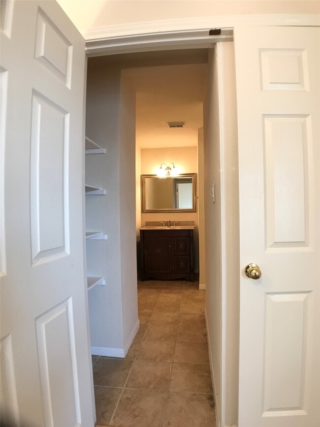 Building Photo - 6323 Sunset Cove Ln