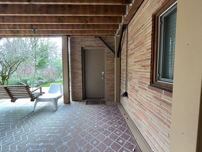 Building Photo - Spacious 1 Bedroom ADU Steps to OHSU with Soaking Tub, Rain Shower, and Treeline Views