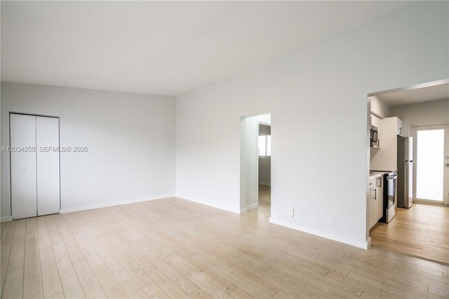 Building Photo - 1750 S Treasure Dr