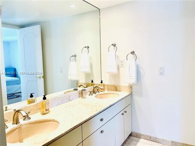 Building Photo - 151 SE 15th Rd