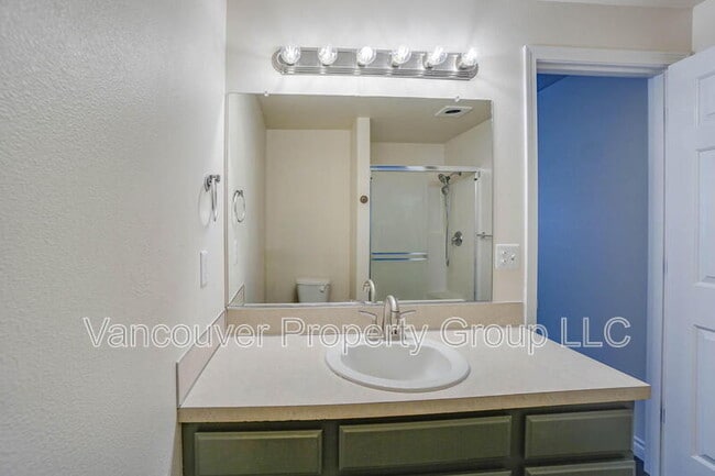 Building Photo - 8601 NE 84th St