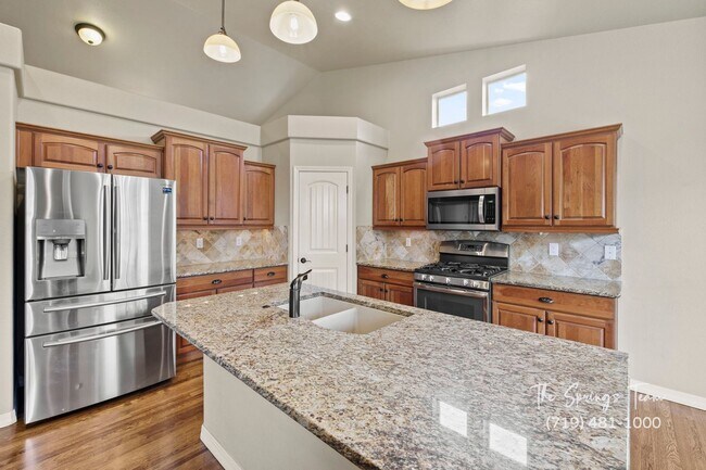Building Photo - BEAUTIFUL 4BD + BONUS ROOM/3BA/3 CAR GARAG...