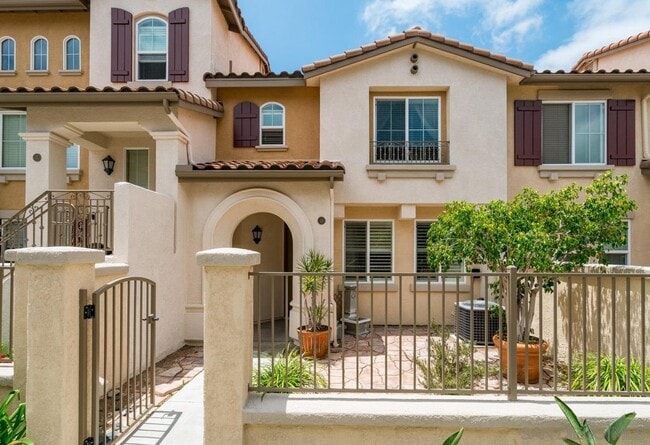 Building Photo - Beautifully maintained town home in the sought after community of Ravenna at 4S Ranch!