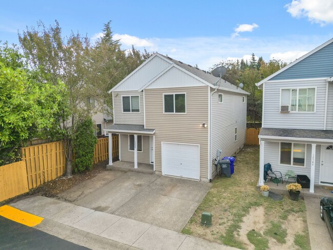 Primary Photo - 4 bed, 2.5 bathroom House available ($500 ...